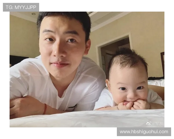 退役足球明星携儿子温馨合影展现父子情深瞬间 退役足球明星携儿子温馨合影展现父子情深瞬间